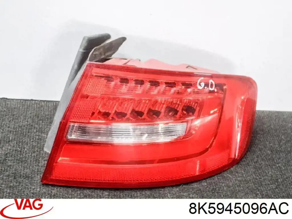 Ліхтар задній правий, зовнішній VAG 8K5945096AC ціна, від 158.48 USD