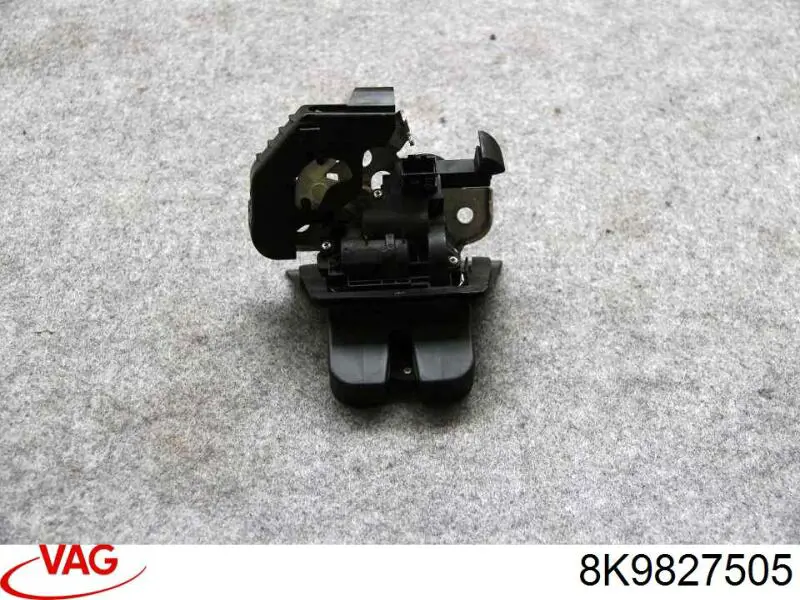 Замок багажника 8K9827505 VAG