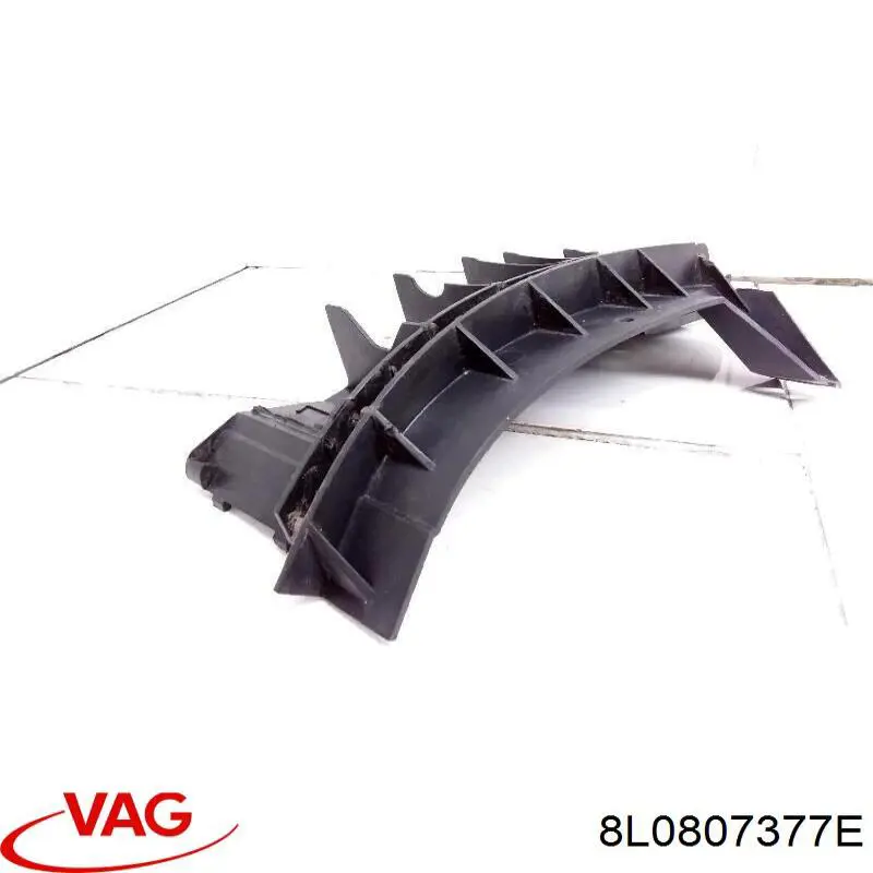 Направляюча заднього бампера, ліва VAG 8L0807377E ціна, від 56.89 USD