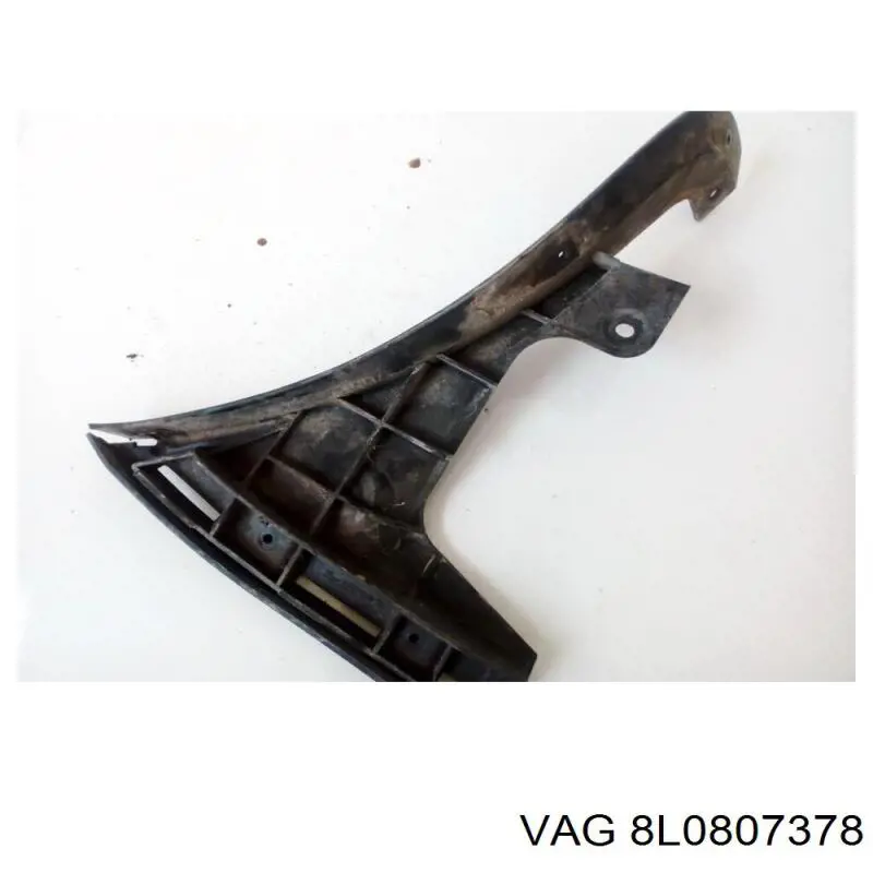 Кронштейн бампера заднього, зовнішній правий VAG 8L0807378B ціна, від 8.47 USD