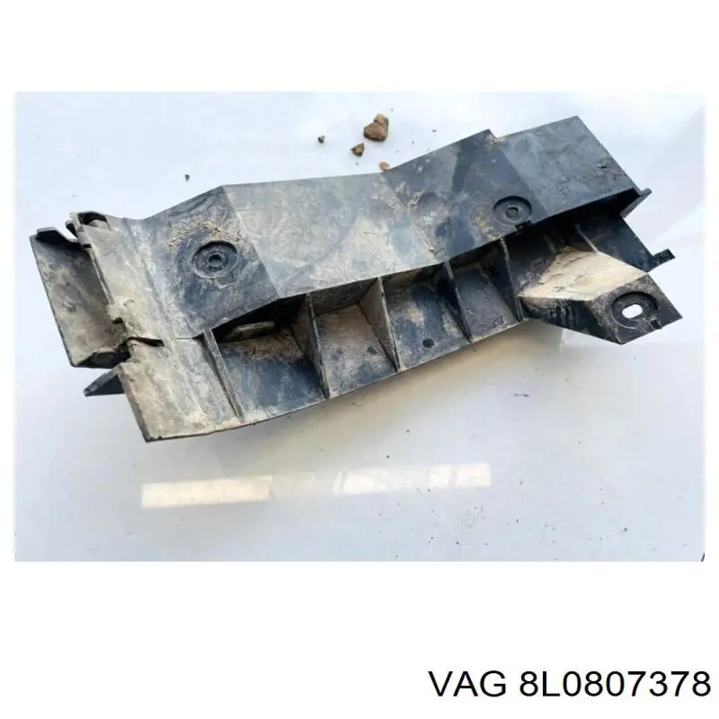 Купити 8L0807378B VAG Кронштейн бампера заднього, зовнішній правий