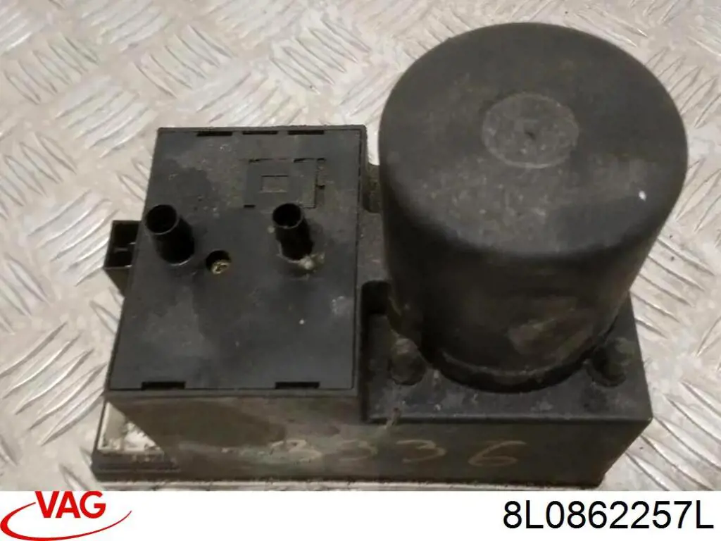 Купити 8L0862257L VAG Насос пневматичної системи кузова