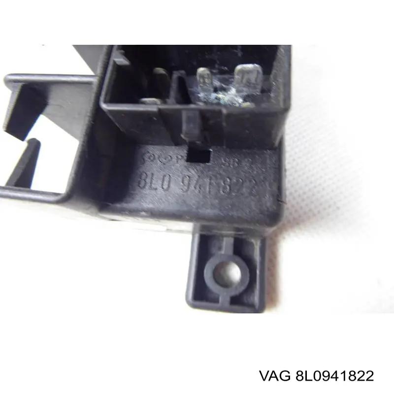 Монтажний блок VAG 8L0941822