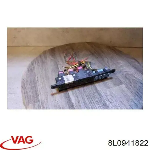 Коробка запобіжників VAG 8L0941822 ціна, від 4.23 USD