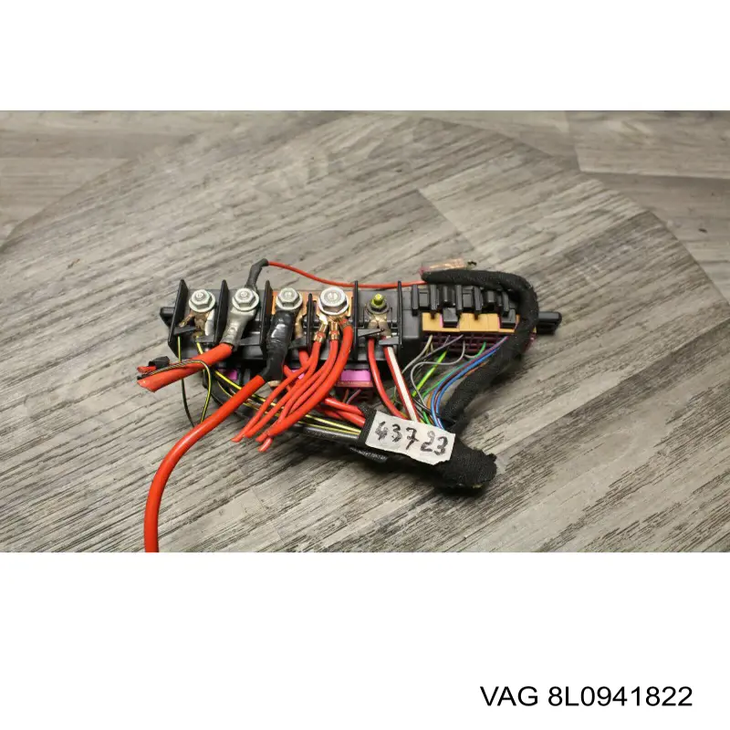 Блок запобіжників 8L0941822 VAG
