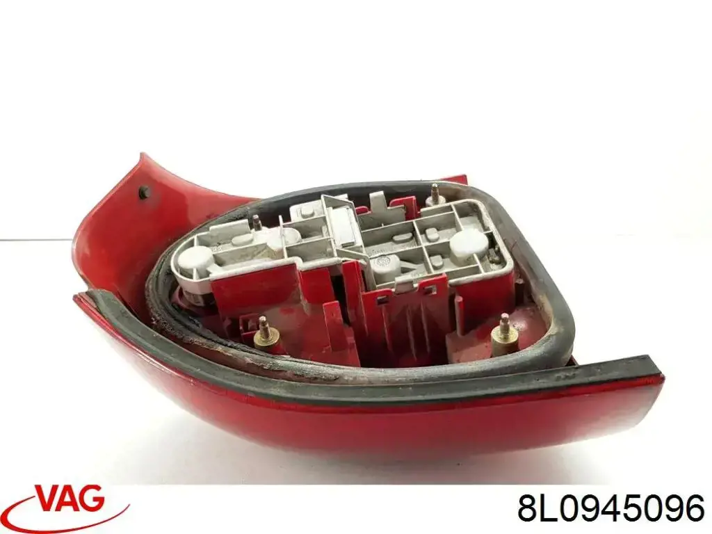 Задній правий стоп VAG 8L0945096