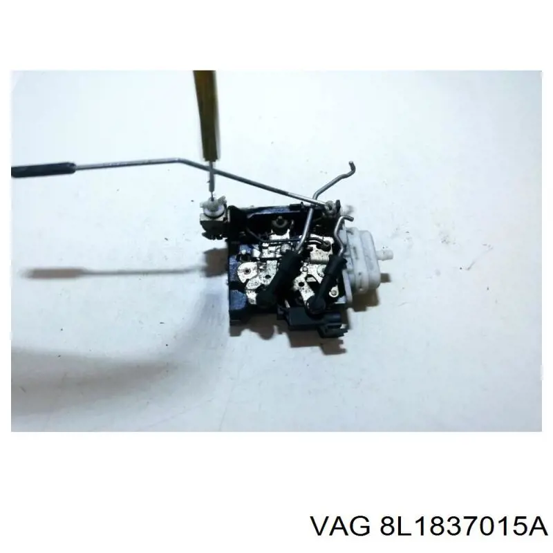 Купити 8L1837015 VAG Замок передньої лівої двері