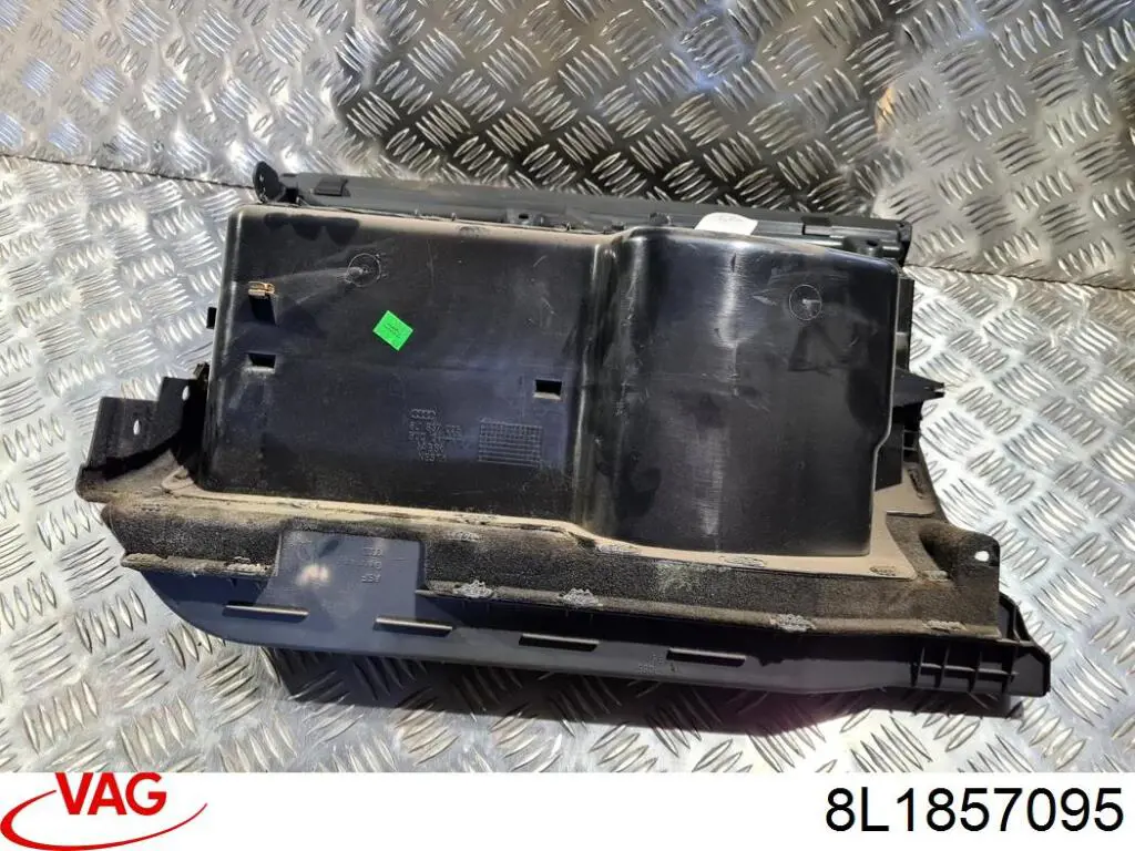 Речовий ящик VAG 8L1857095 ціна, від 28.22 USD
