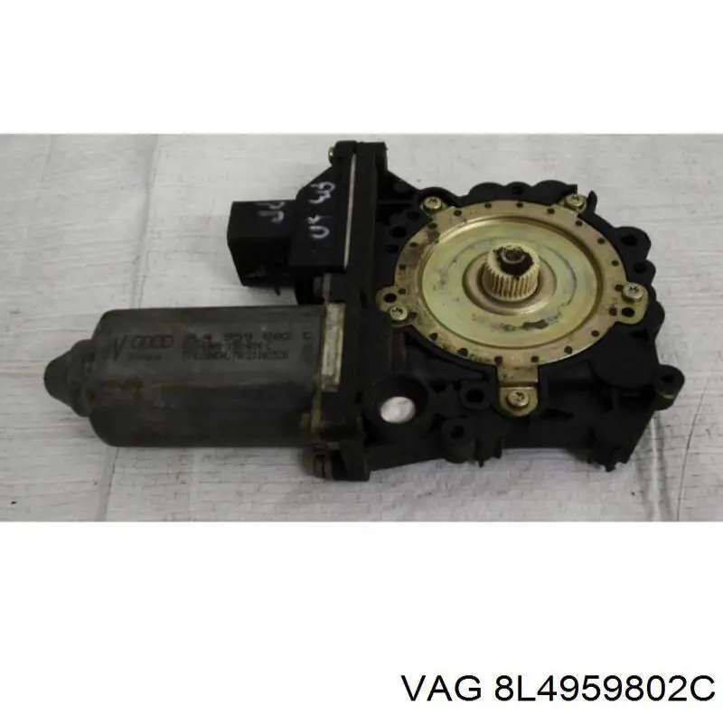 Двигун склопідіймача двері передньої VAG 8L4959802C ціна, від 28.22 USD