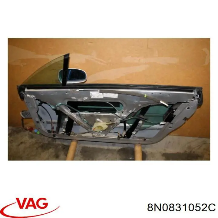 Купити 8N0831052C VAG Двері праві передні