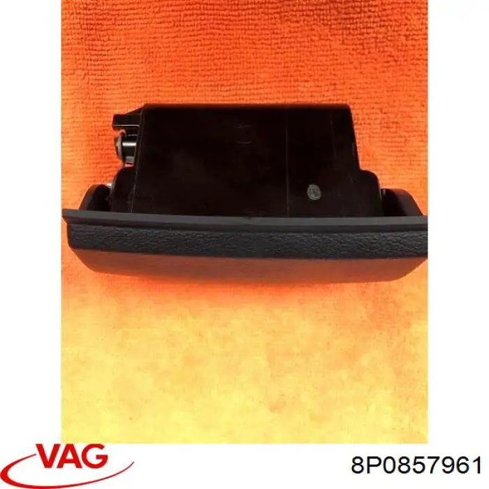 Попільничка центральної консолі VAG 8P0857961
