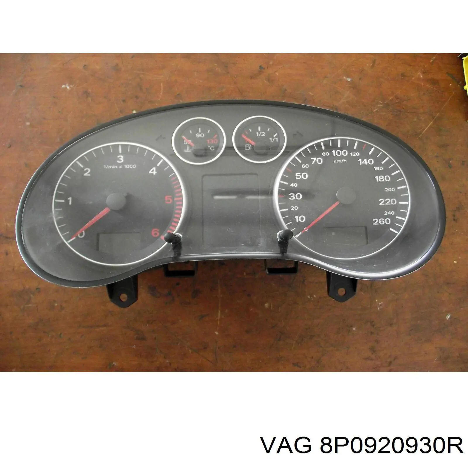 Щиток приладів VAG 8P0920930R