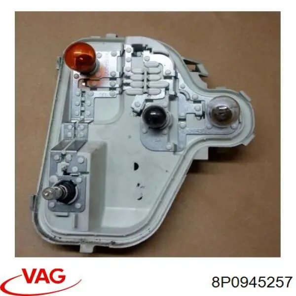 Купити 8P0945257 VAG Ліхтар задній правий, зовнішній