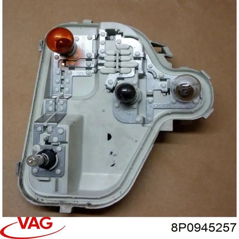 Задній правий зовнішній ліхтар VAG 8P0945257 ціна, від 59.53 USD