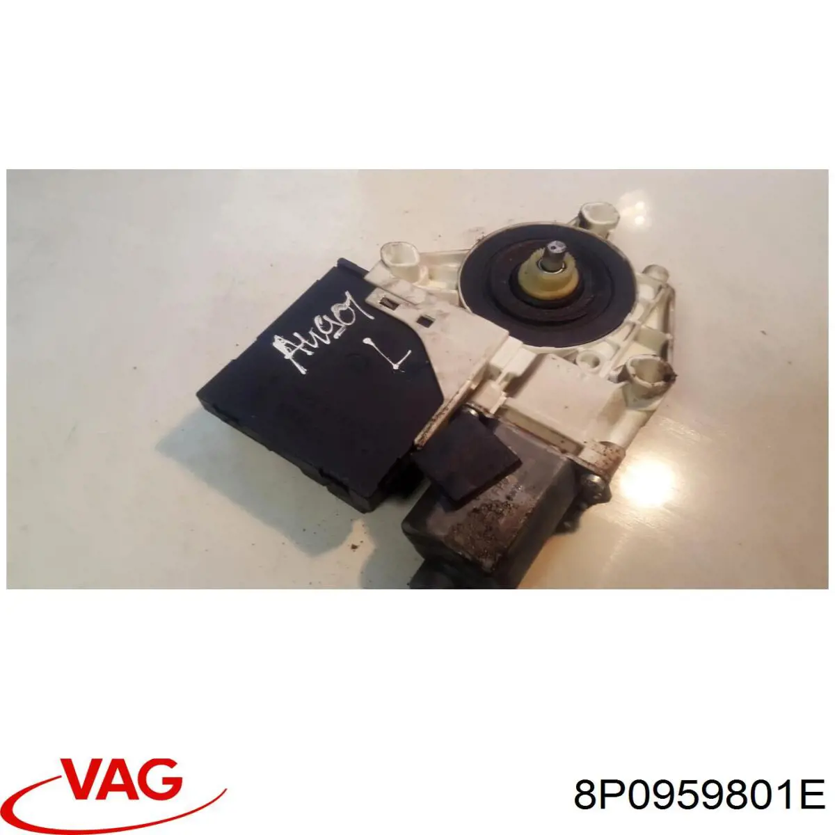 8P0959801F VAG Мотор склопідйомника водійських дверей