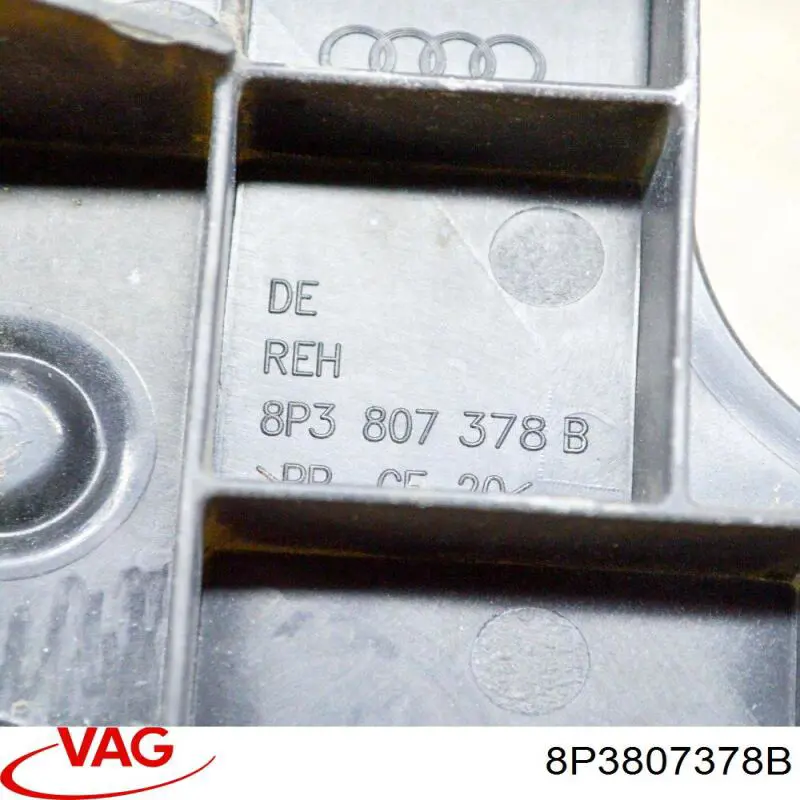 Направляюча заднього бампера, права 8P3807378B VAG