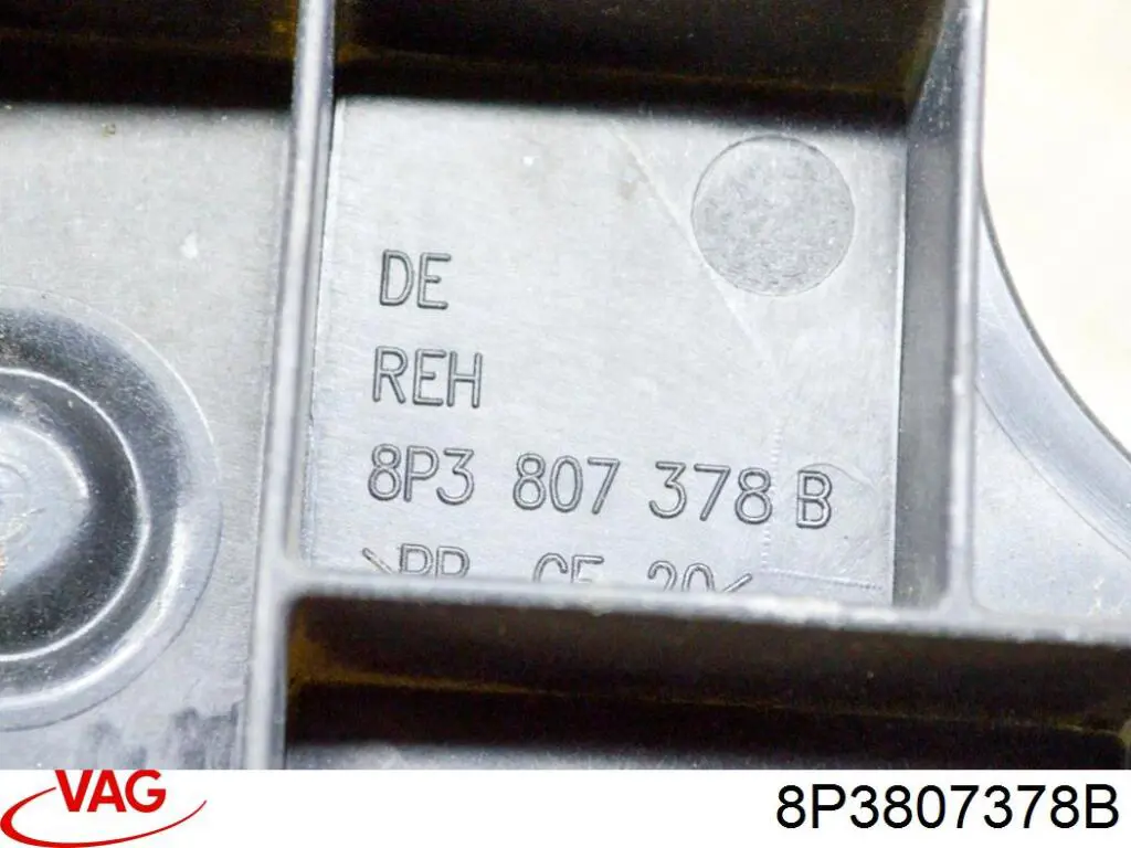 Купити 8P3807378B VAG Направляюча заднього бампера, права