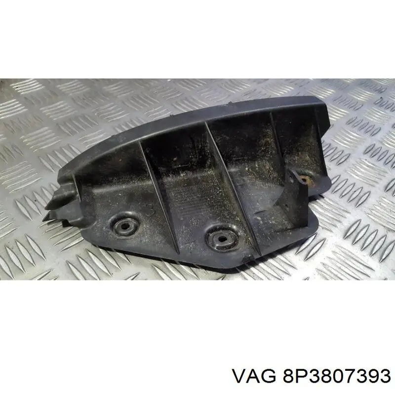 8P3807393 VAG Кронштейн кріплення крила переднього лівого, передній
