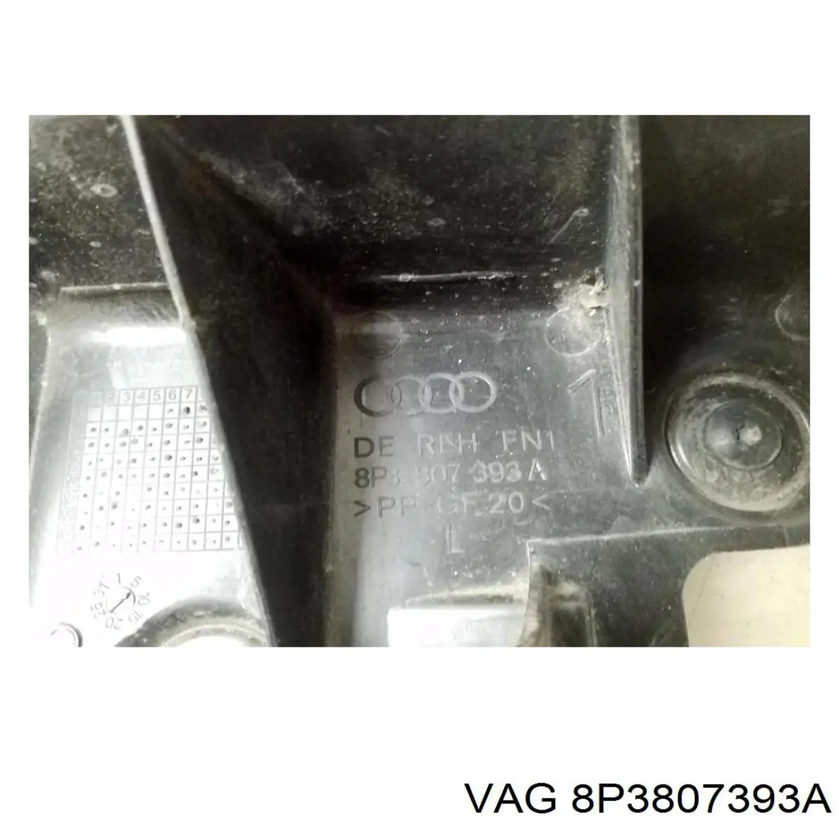 8P3807393A VAG Кронштейн кріплення крила переднього лівого, передній