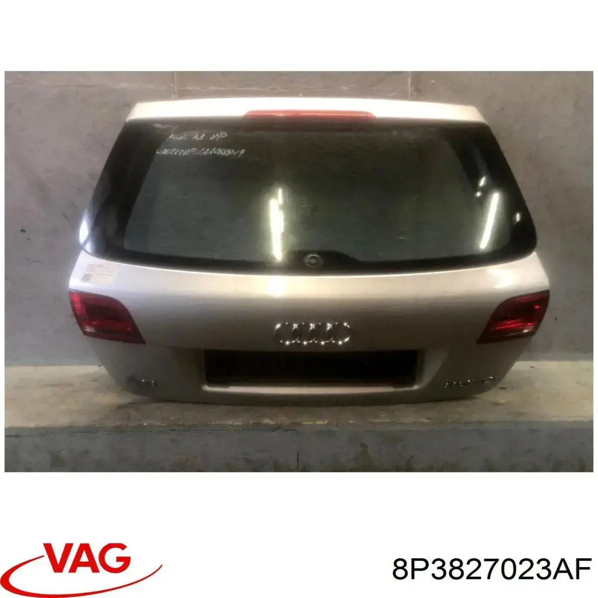 П'яті двері VAG 8P3827023AF ціна, від 212.75 USD