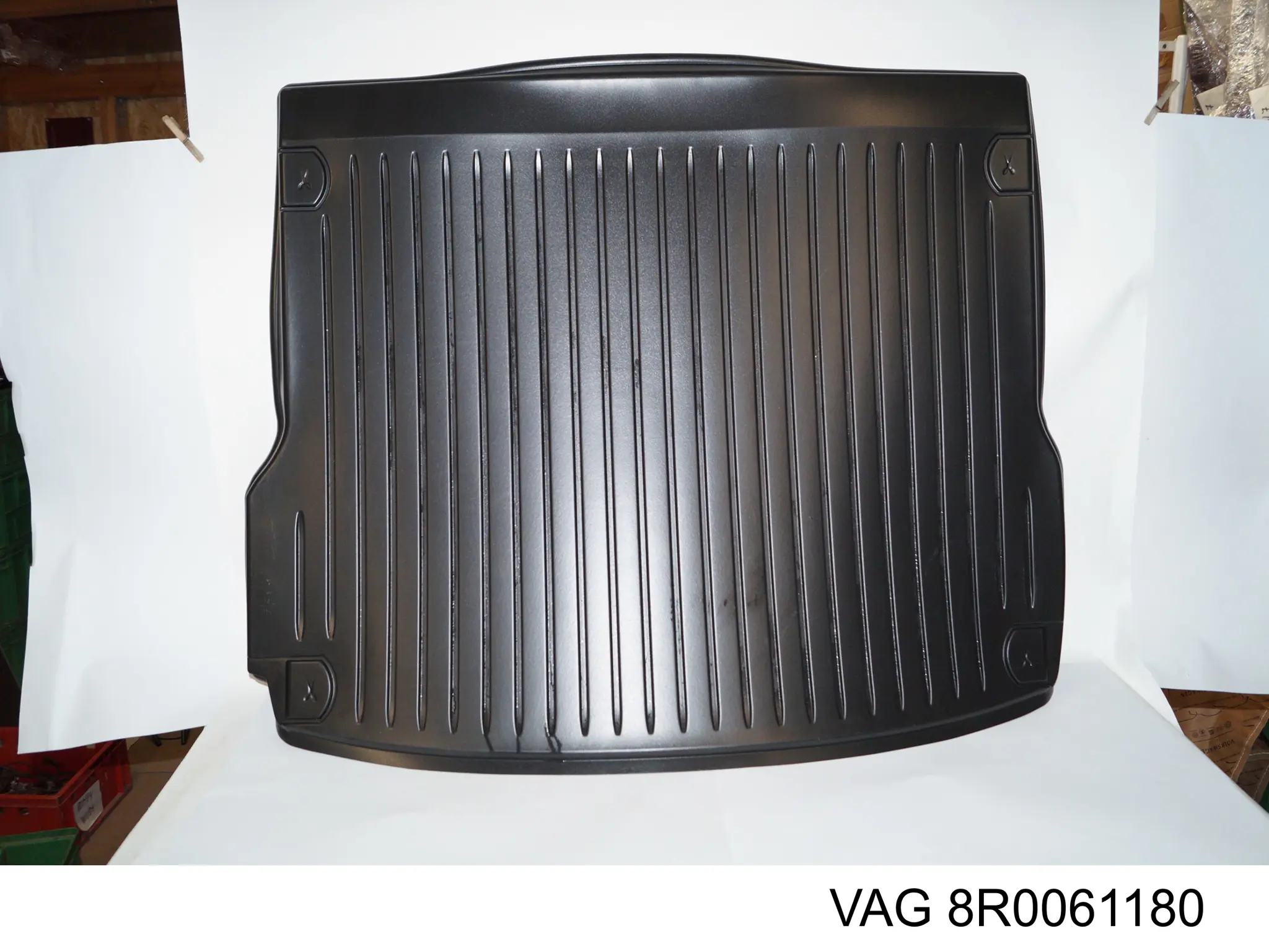 Килимок багажного відсіку 8R0061180 VAG