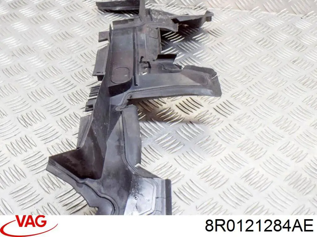 Повітропровід (дефлектор) радіатора, правий VAG 8R0121284AE ціна, від 33.70 USD