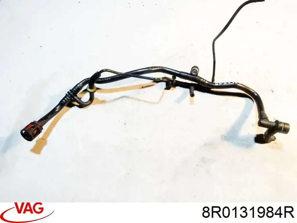 Купити 8R0131984R VAG Трубопровід подачі Ad blue