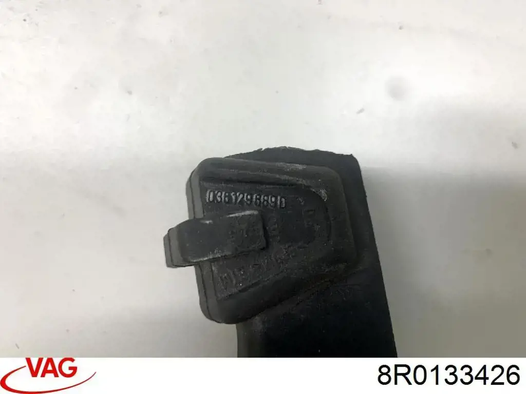 Купити 8R0133426 VAG Кронштейн повітряного фільтра