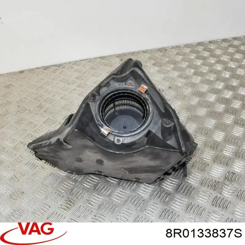 Корпус повітряного фільтра VAG 8R0133837S ціна, від 126.69 USD