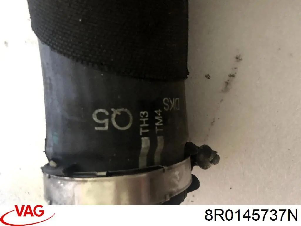 Патрубок дросельний VAG 8R0145737N