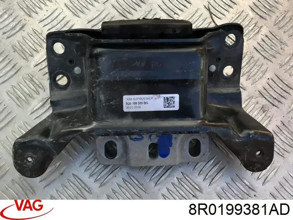 Купити 8R0199381AD VAG Подушка (опора) двигуна, ліва