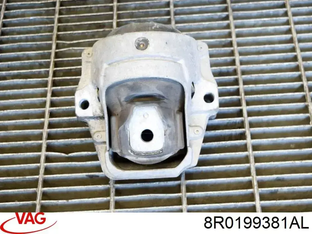 Подушка (опора) двигуна, права 8R0199381AL VAG