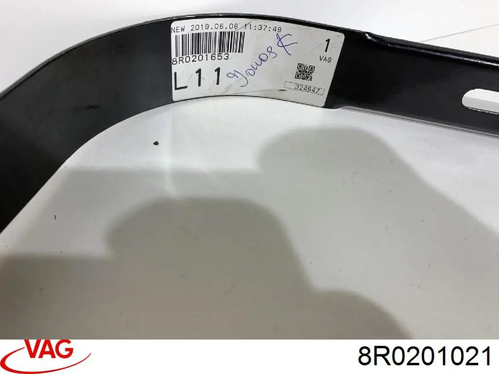 8R0201021 VAG Бак паливний
