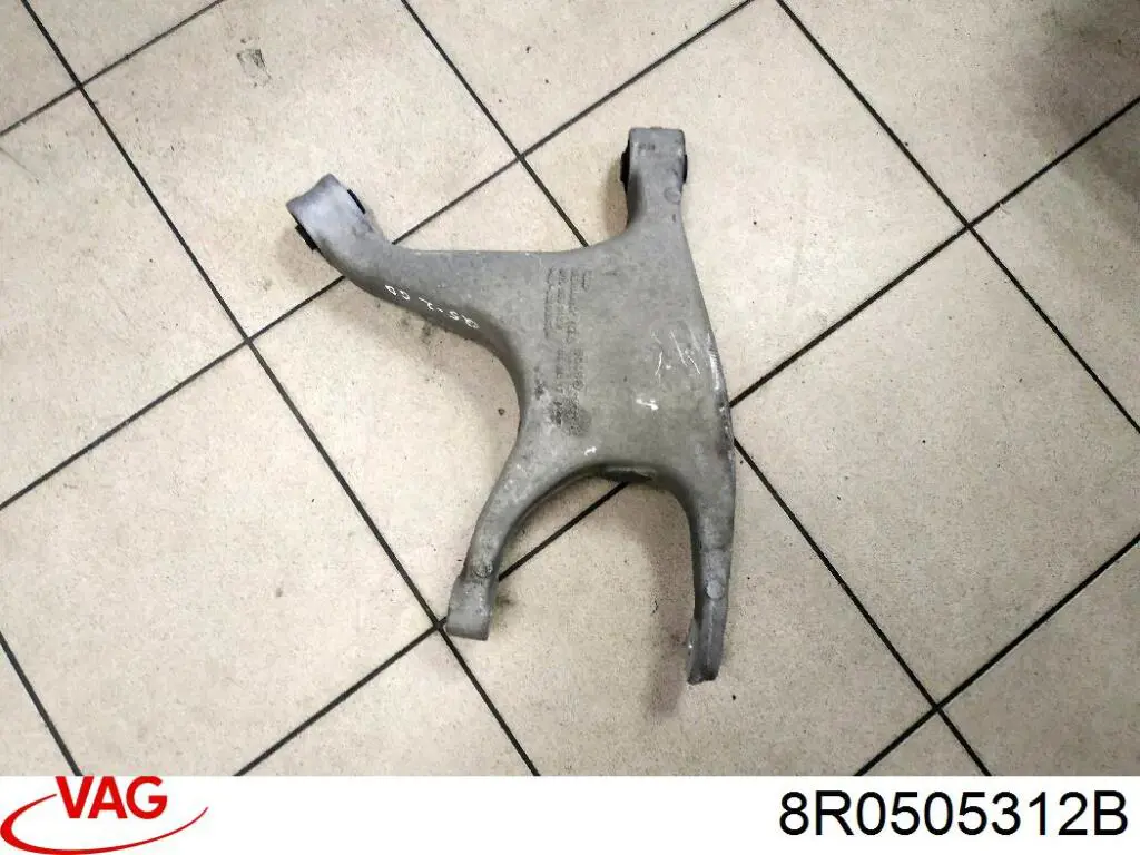 Купити 8R0505312B VAG Важіль задньої підвіски нижній, правий
