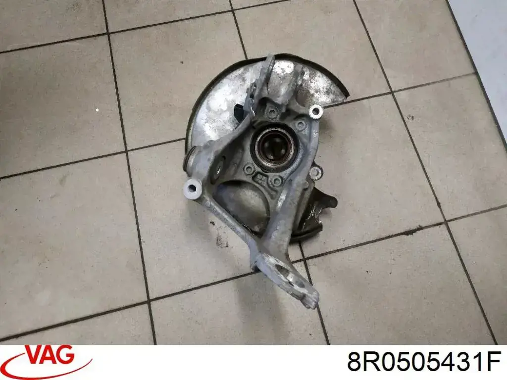 Купити 8R0505431F VAG Цапфа ліва