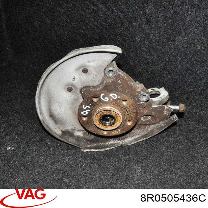 Купити 8R0505436C VAG Кулак поворотний правий