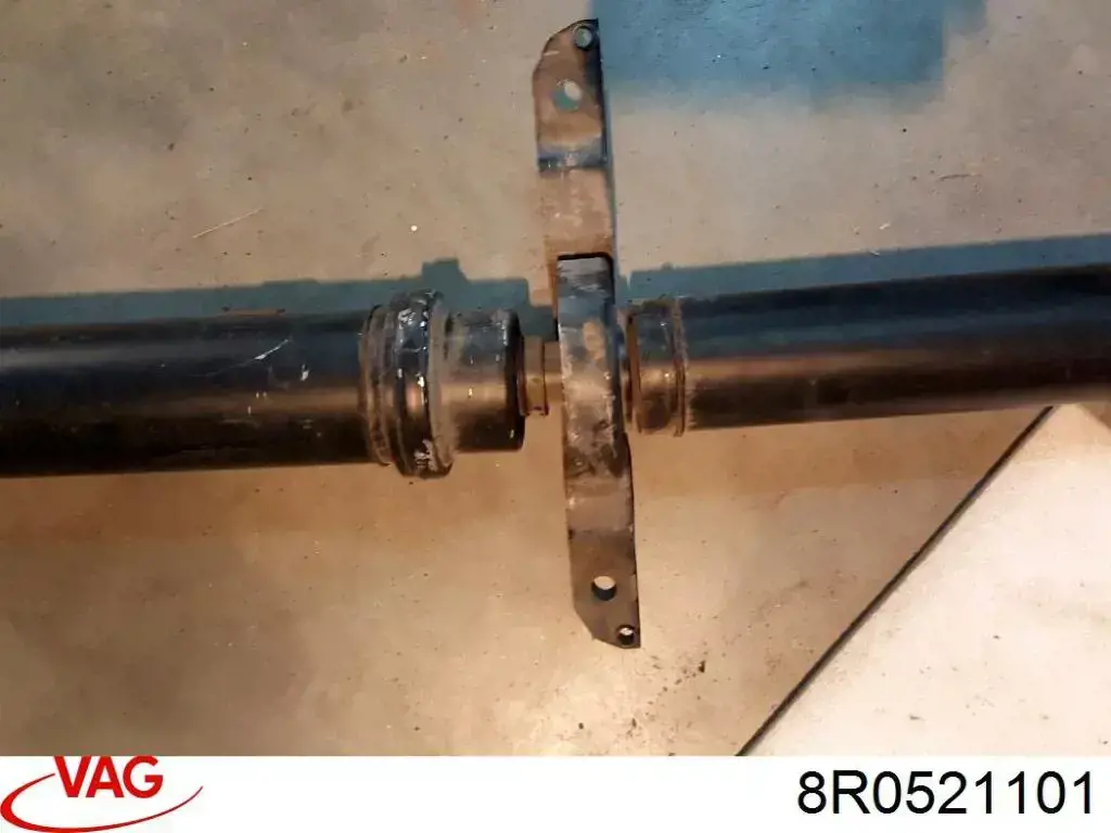 Купити 8R0521101 VAG Кардан задній