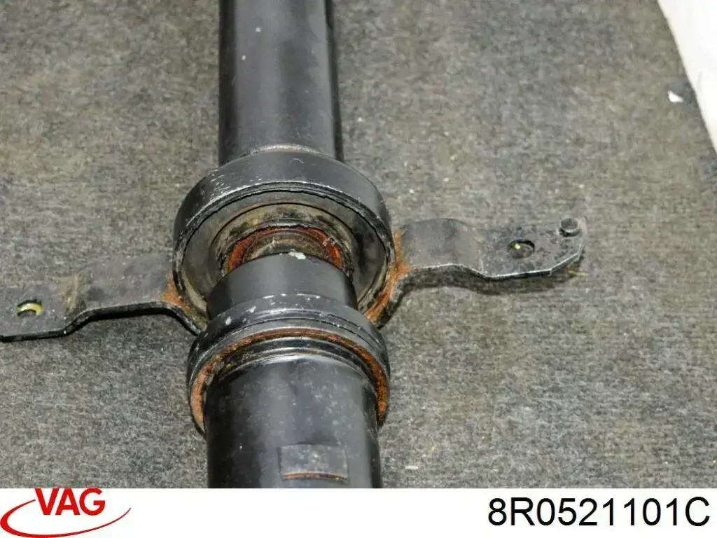Купити 8R0521101C VAG Кардан задній