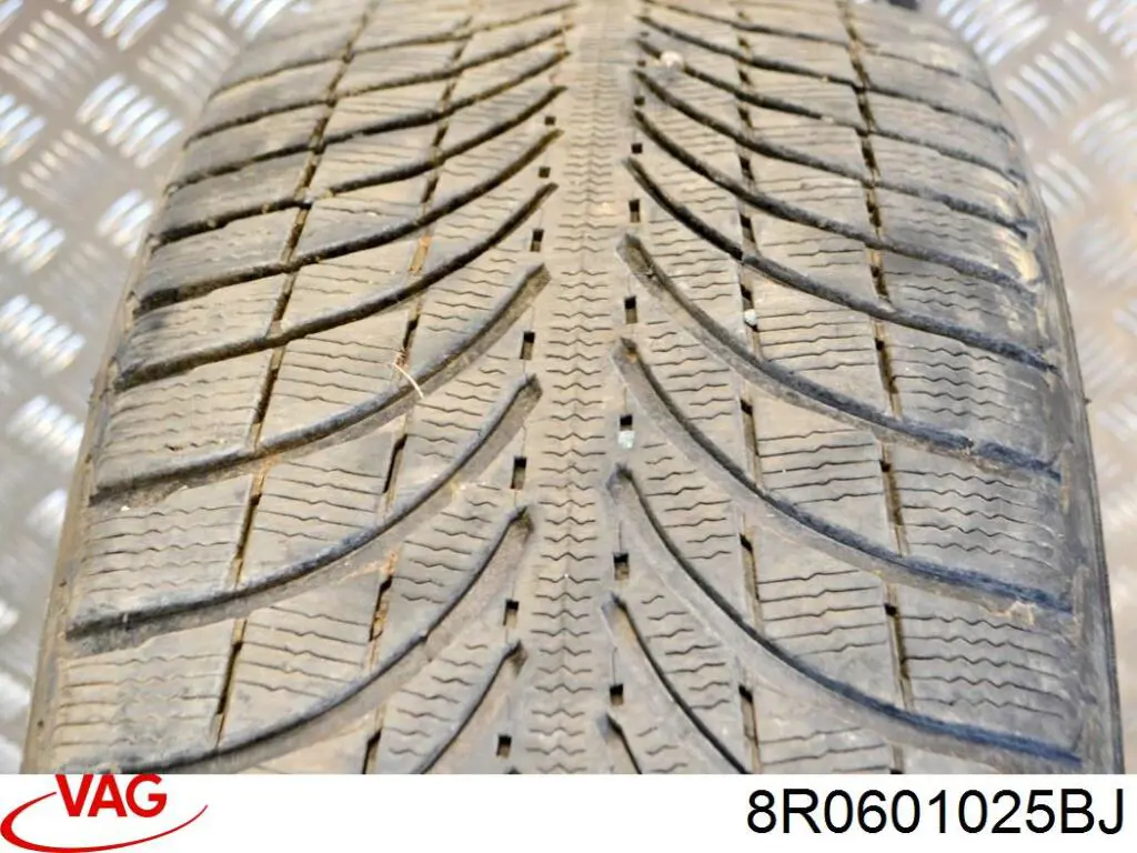 Купити 8R0601025BJ VAG Диски колісні литі (легкосплавні, титанові)
