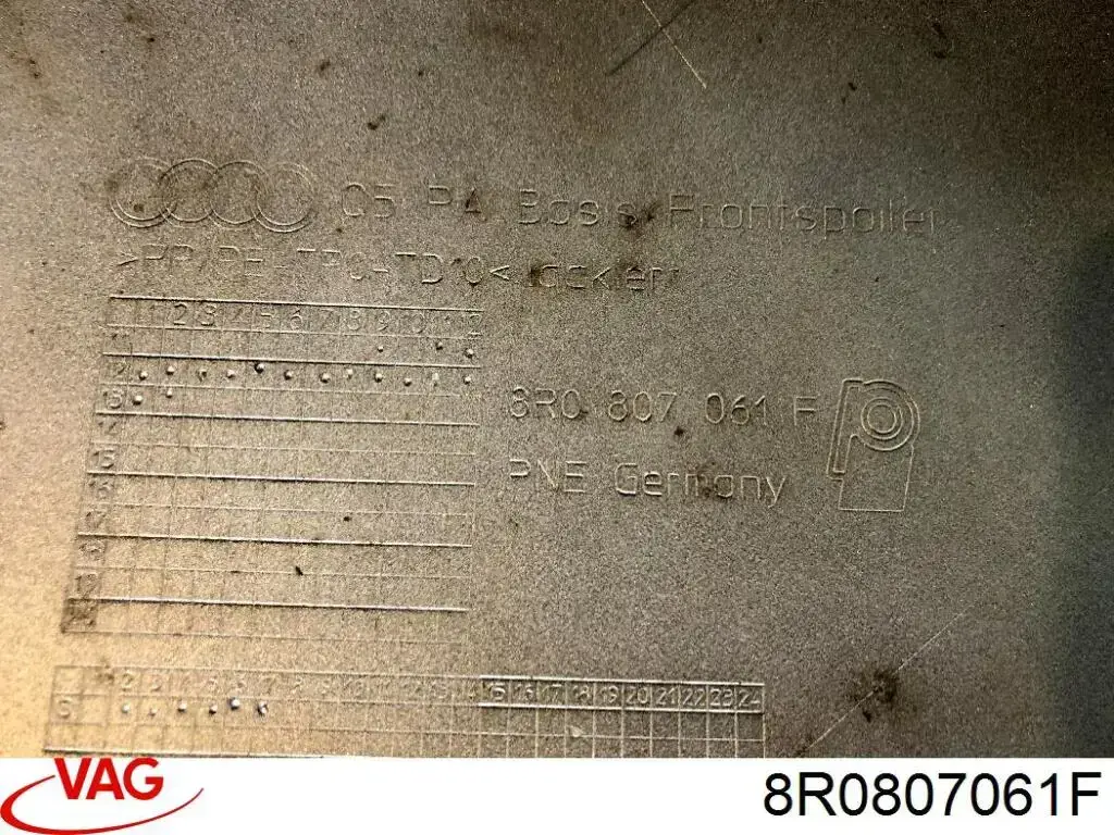 Купити 8R0807061F VAG Губа переднього бампера