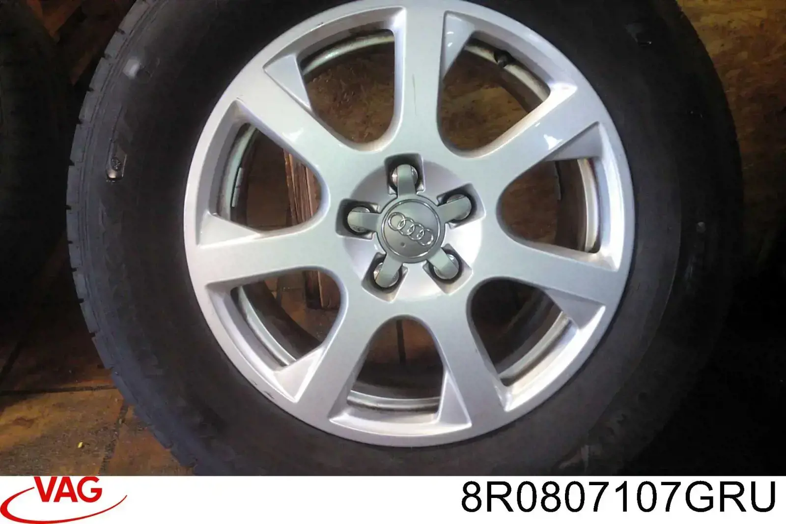 Купити 8R0807107 VAG Бампер передній, ліва частина