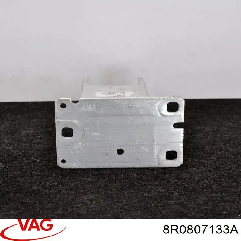 Кронштейн підсилювача переднього бампера VAG 8R0807133A ціна, від 63.27 USD