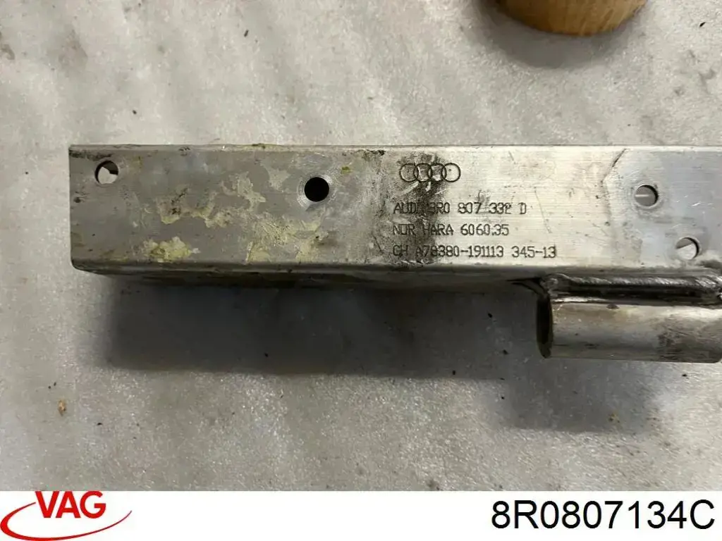Кронштейн підсилювача переднього бампера VAG 8R0807134C ціна, від 63.34 USD