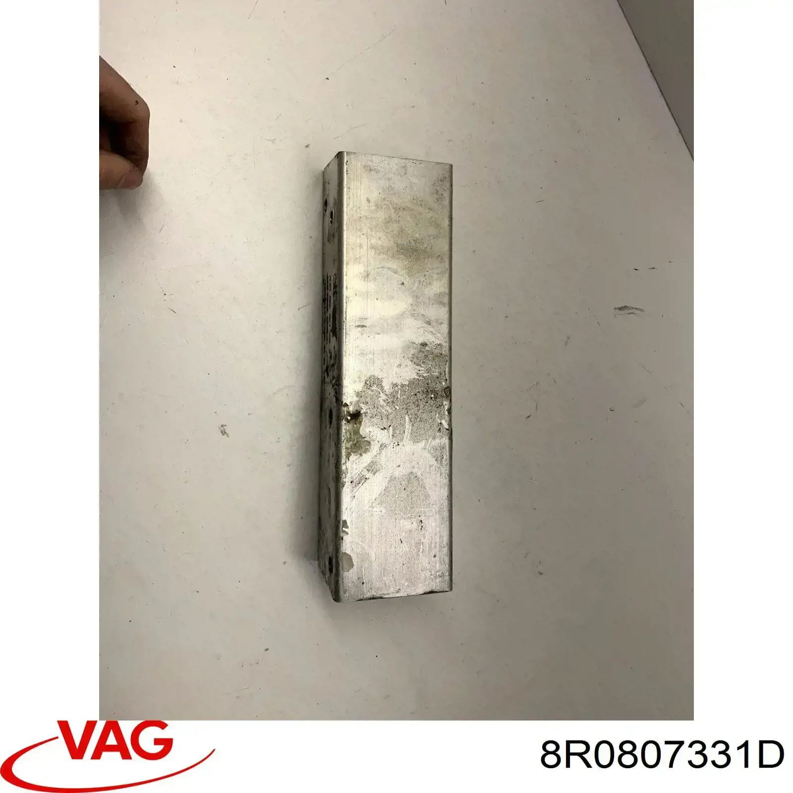 Кронштейн підсилювача заднього бампера VAG 8R0807331D ціна, від 12.67 USD