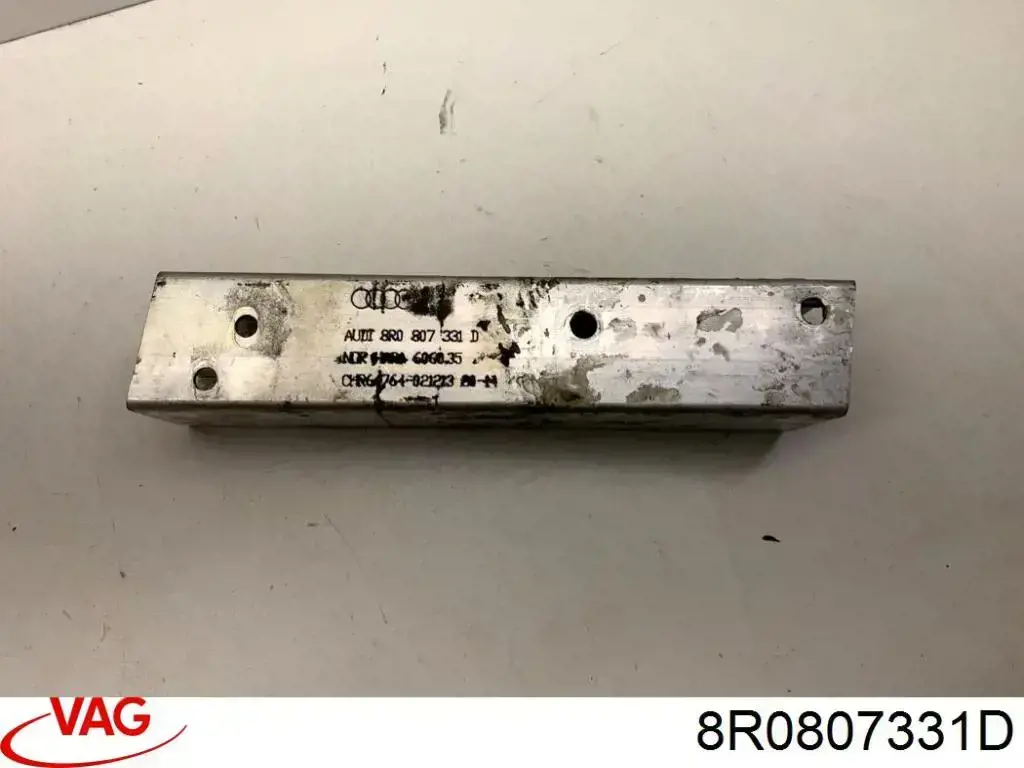 Купити 8R0807331D VAG Кронштейн підсилювача заднього бампера