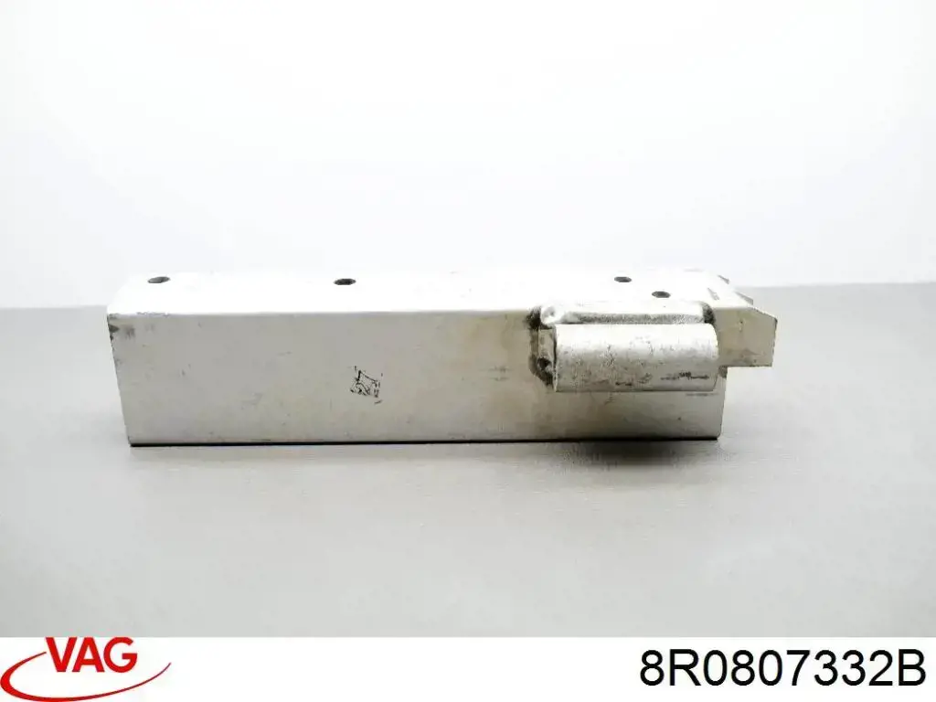 Купити 8R0807332B VAG Кронштейн підсилювача заднього бампера