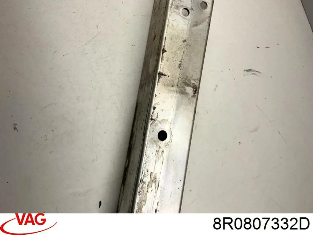 Кронштейн підсилювача заднього бампера 8R0807332D VAG