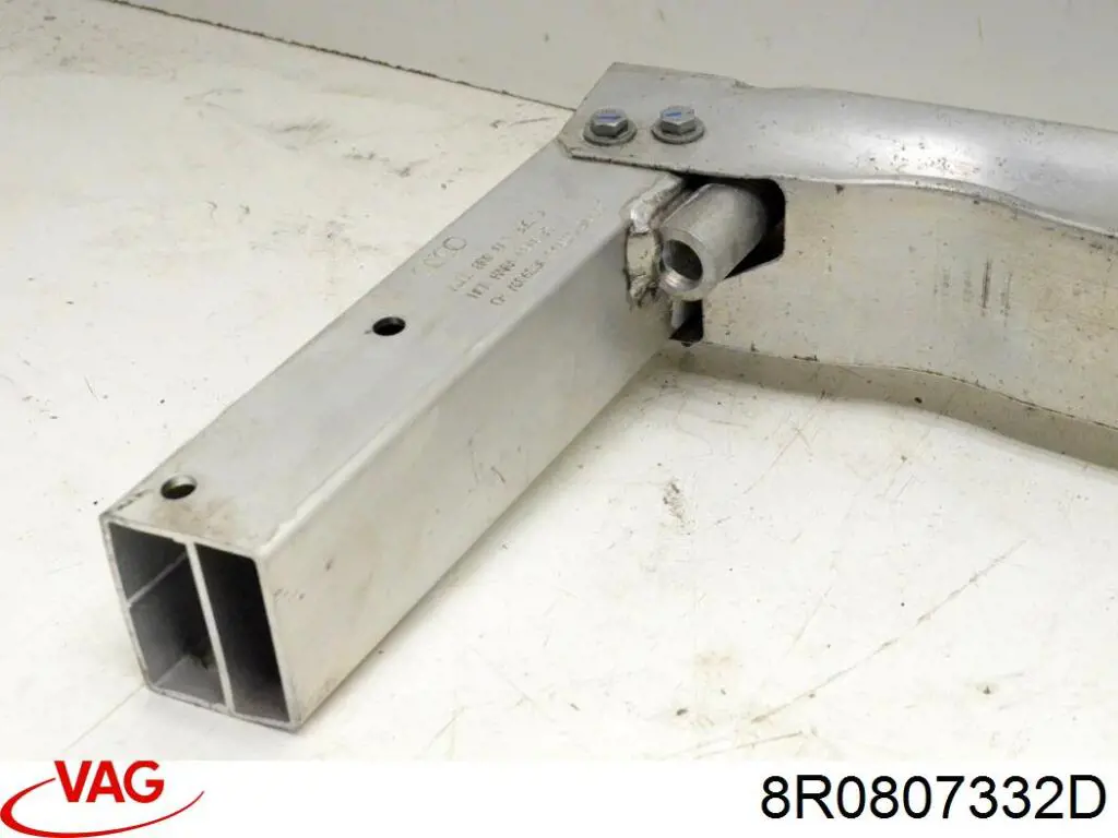 Купити 8R0807332D VAG Кронштейн підсилювача заднього бампера
