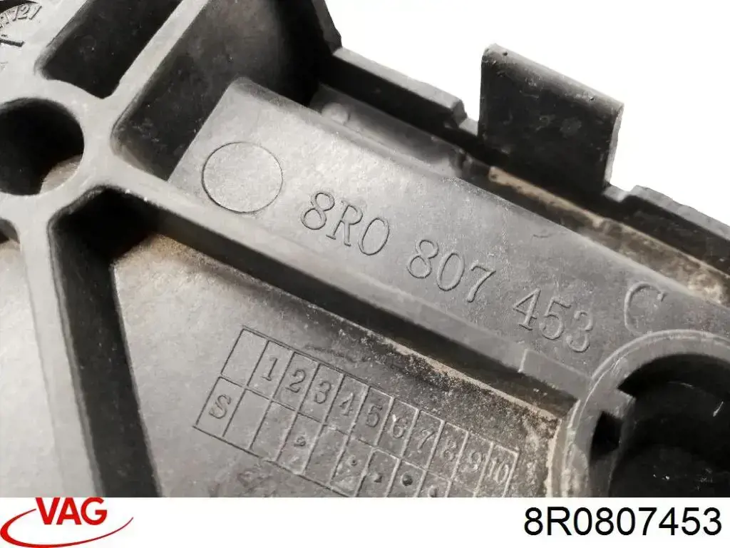 Купити 8R0807453 VAG Направляюча заднього бампера, ліва