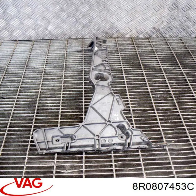 8R0807453C VAG Напрямна заднього бампера, ліва
